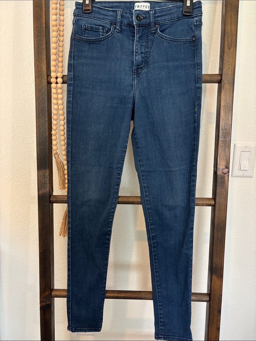 👖FRAYED High-Rise Skinny Jeans in Dark Indigo